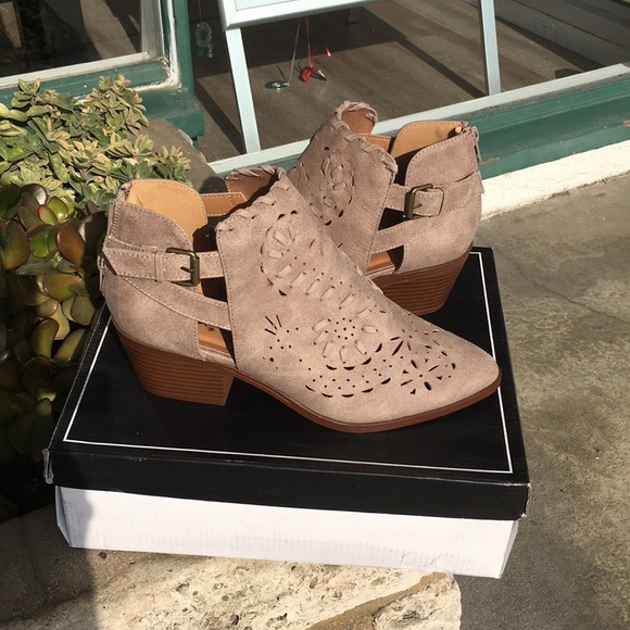 Qupid Shoes - Last 1! Qupid Montana-07 Distressed Taupe Bootie
